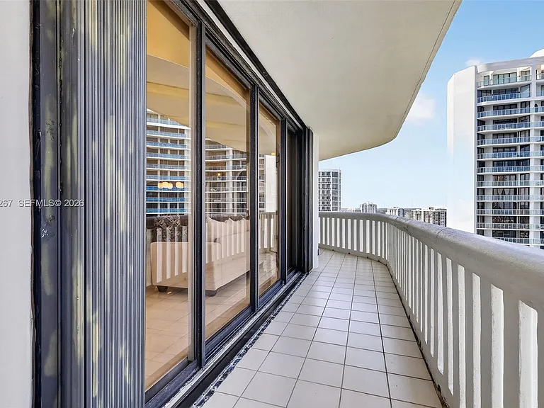 3000 Island Blvd #2305 — Photo 40