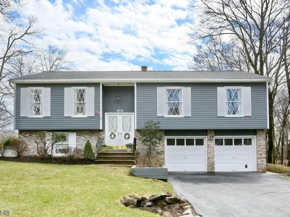 210 Oakwood Ave, North Haledon Boro, NJ 07508