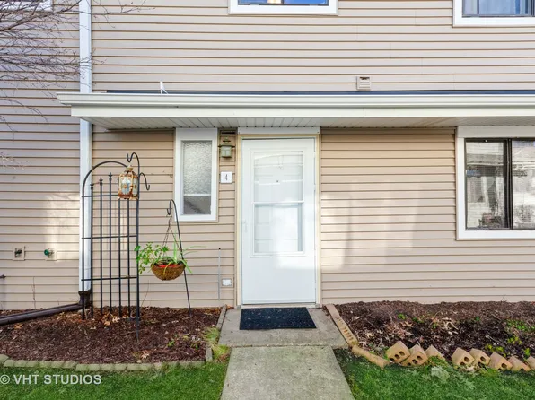 29W640 Winchester Cir N #N4, Warrenville, IL 60555