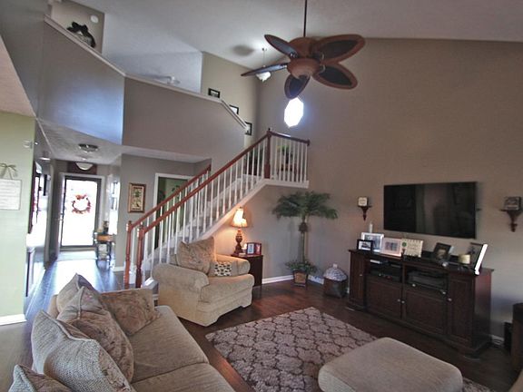 3rd image of 325 Timothy Dr