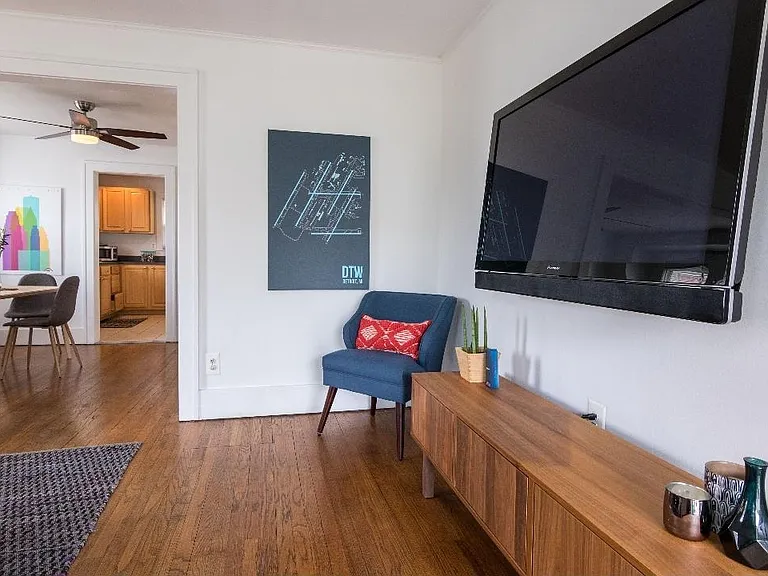 115 N Laurel St — Photo 7