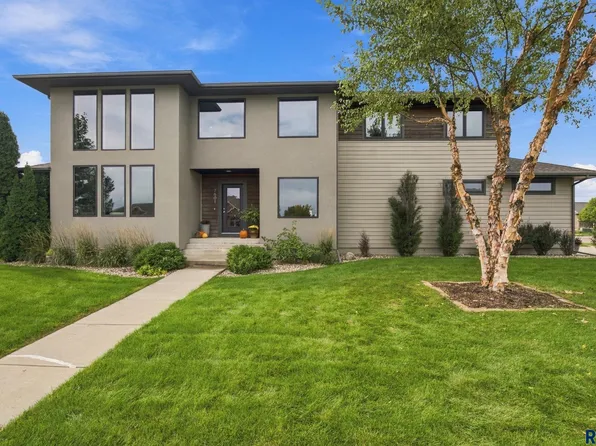 7601 S Ridgestone Dr, Sioux Falls, SD 57108