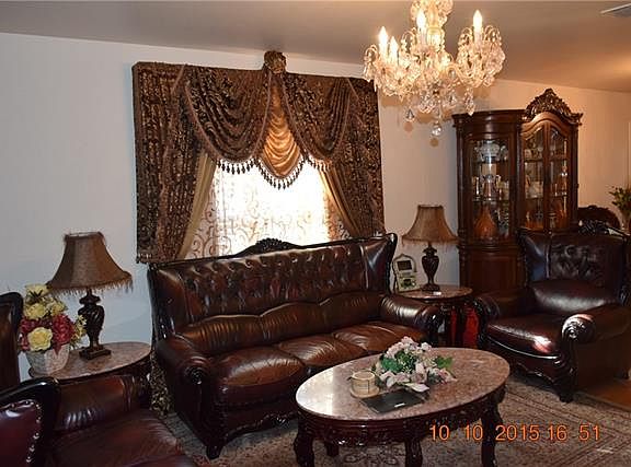 4th image of 2553 Tan Oak Dr