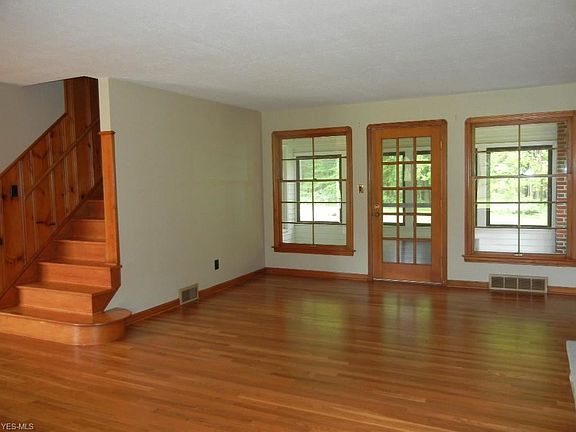 5th image of 6383 Valley Pkwy