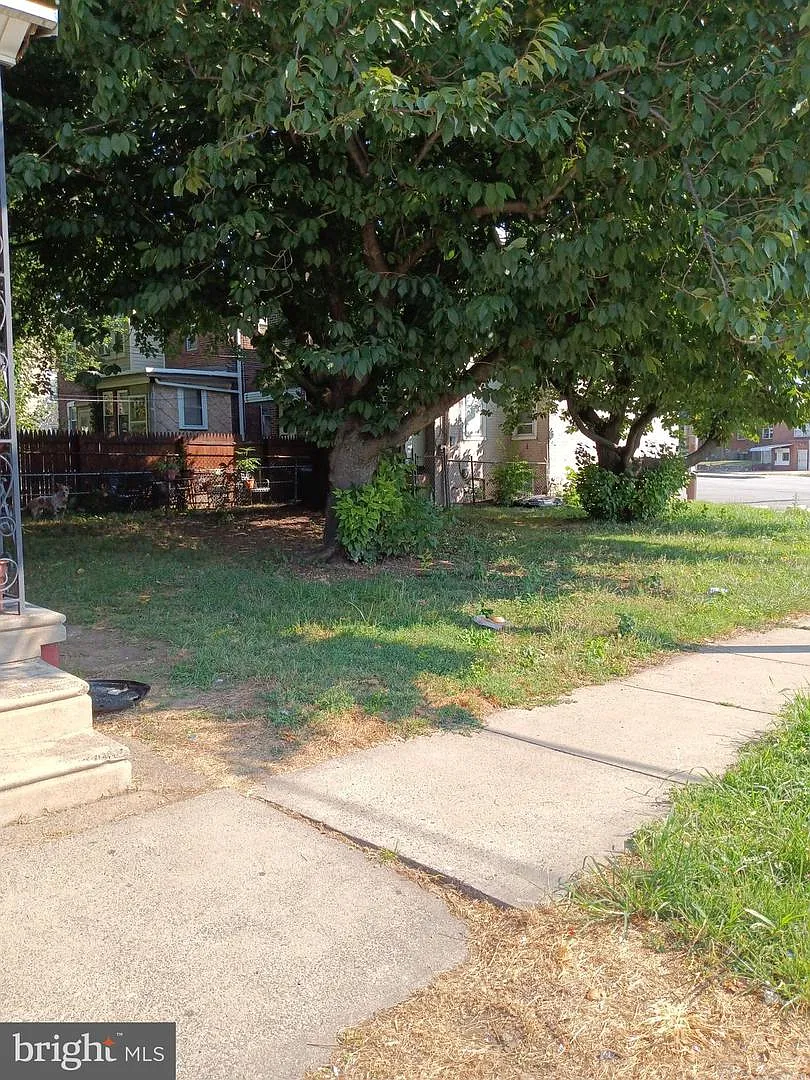 5748 Harbison Ave photo 1