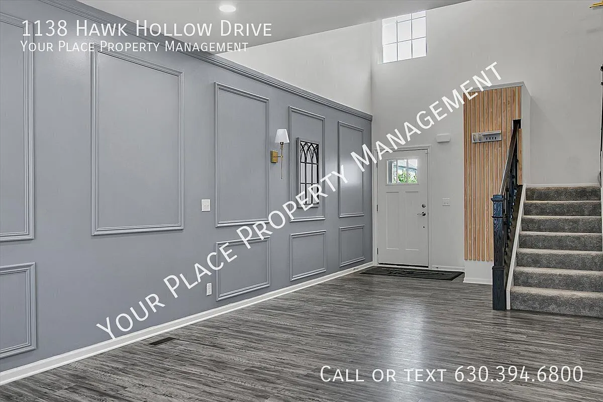 Beautiful Custom Upgrades! 2br, 2.5ba In Yorkville, Backs Up To Yorkville Middle School! Large Sc... — Photo 2