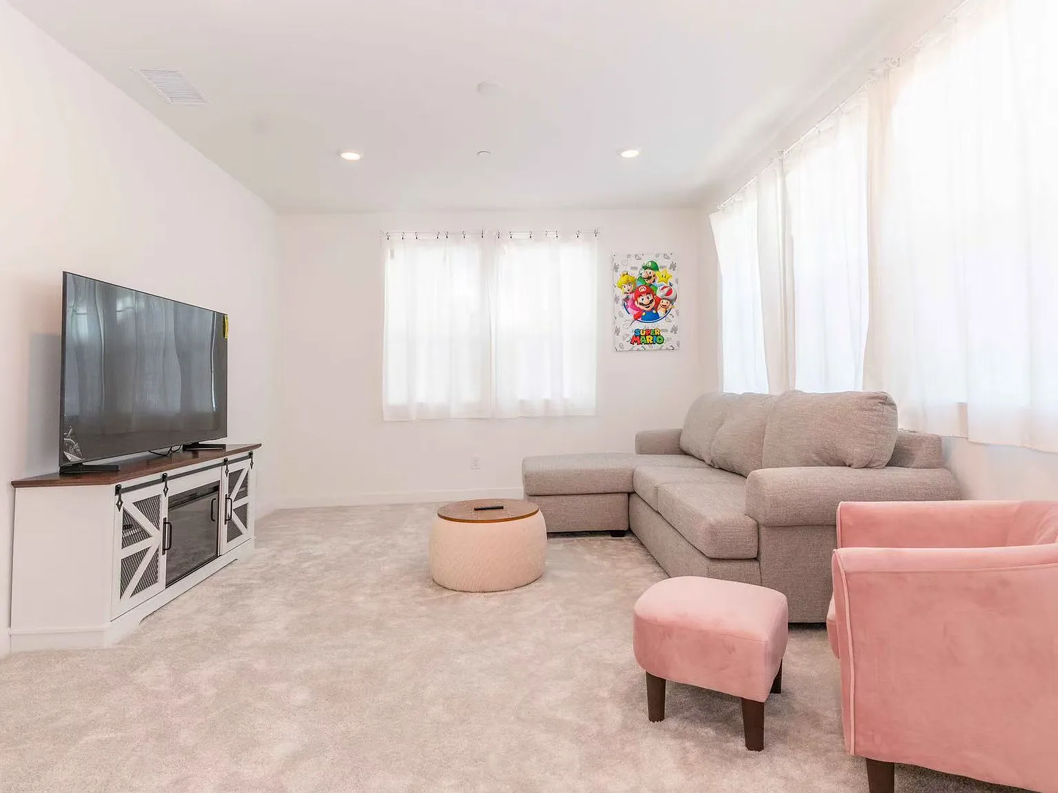 3 bed, 3.5 bath, 1952 sqft, $3,999 — Photo 2