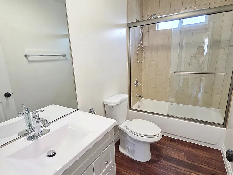 1719 W 39th Pl — Photo 14