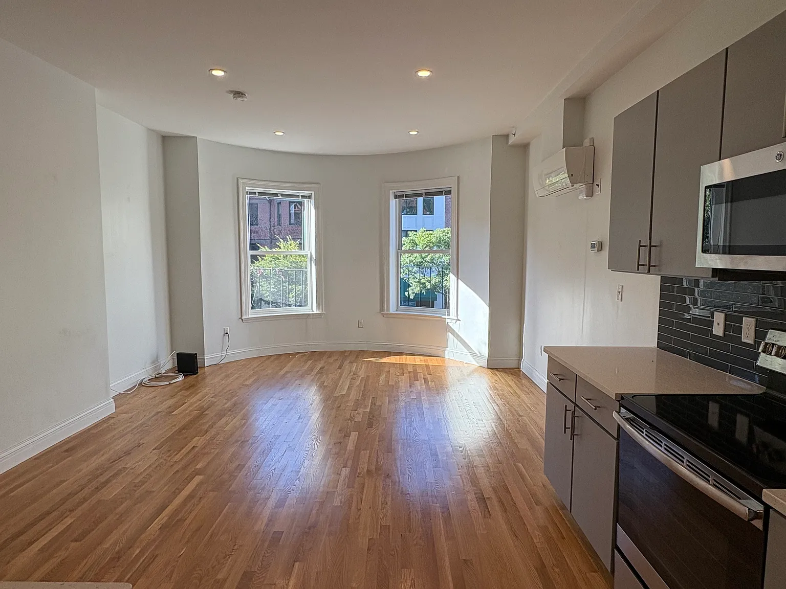 Studio, 550 sqft, $3,150 — Photo 4