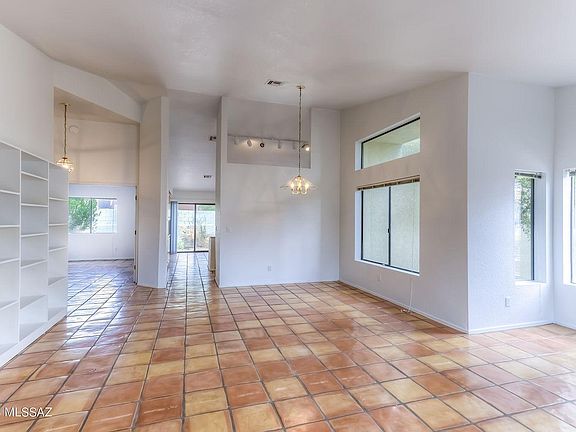 3rd image of 7690 E Dayview Cir