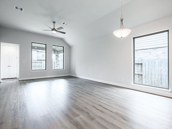 4th image of 813 Coronado Terrace Ln