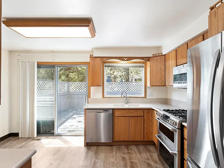 3208 E 14th Ave — Photo 5