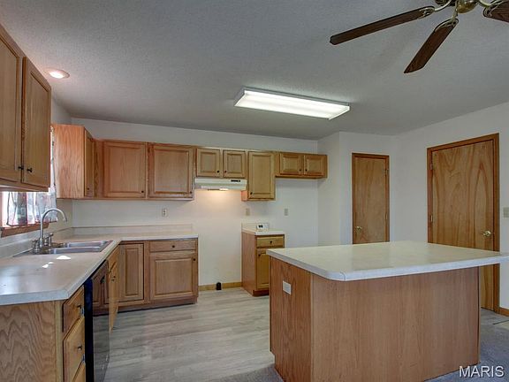 3rd image of 402 S 8th St
