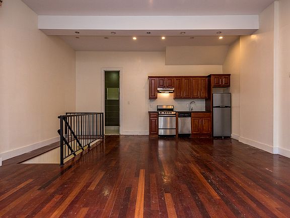 3rd image of 149 Wilson Ave #1F