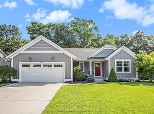 2606 Stockwood Dr NE, Grand Rapids, MI 49505