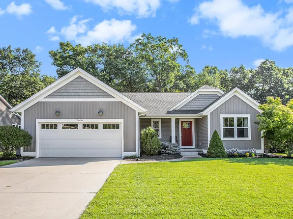 2606 Stockwood Dr NE, Grand Rapids, MI 49505
