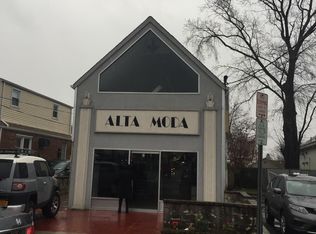 6 Beach Dr, Merrick, NY 11566