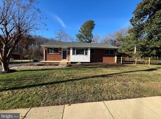 401 Moorefield Rd SW, Vienna, VA 22180