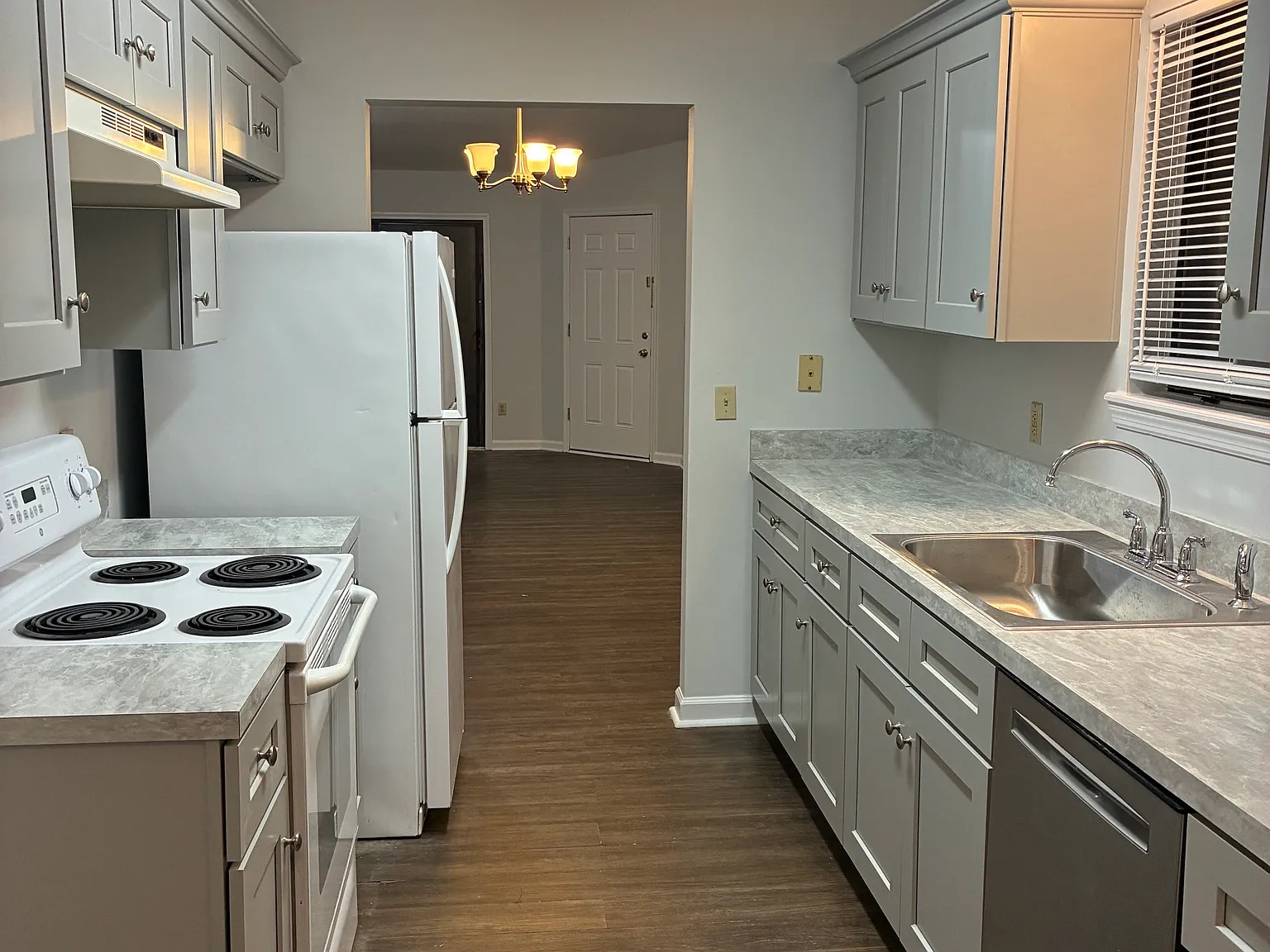 3 bed, 1500 sqft, $3,200 — Photo 2