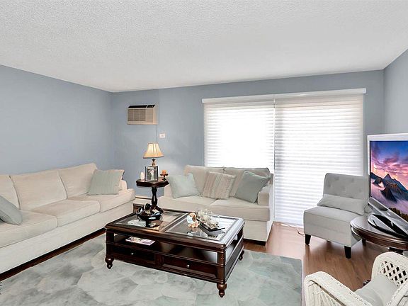 3rd image of 6645 172nd St APT 2A