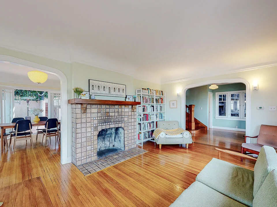 3627 Crestmont Ave
