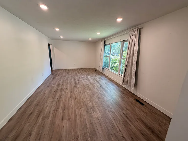 318 N Park St — Photo 7