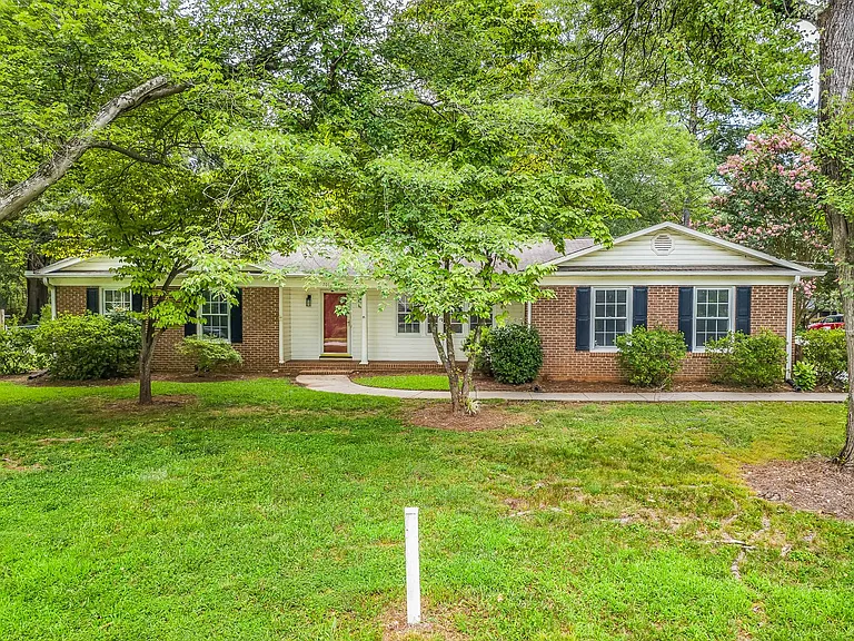 701 N Peace Haven Rd — Photo 41