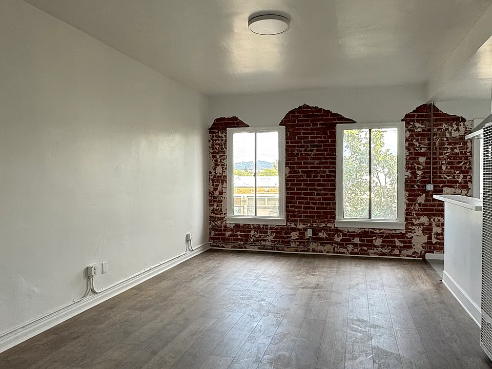 1905 S Harcourt Ave #9