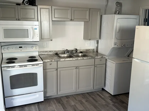 1121 Topaz Pl, Pueblo, CO 81004