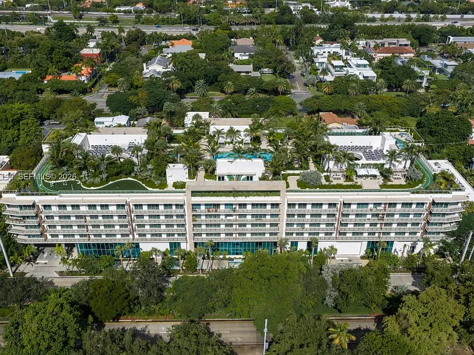 2200 Brickell Ave #208
