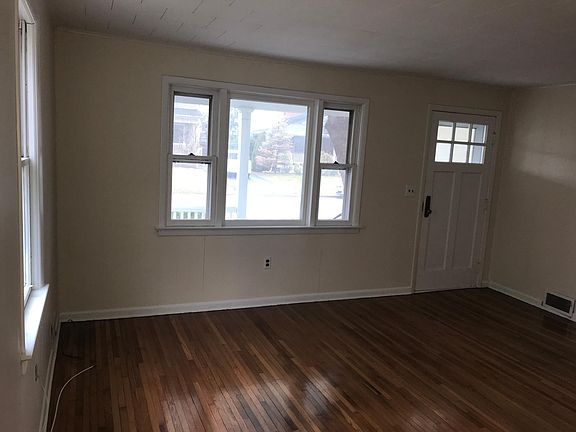 Front room (Living room)