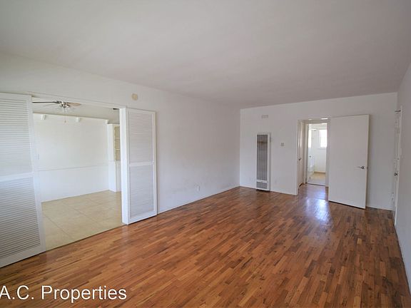 3rd image of 5220 Radford Ave APT 4