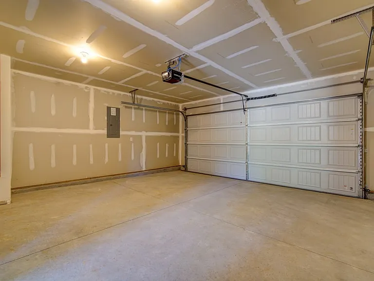 584 Craftsman Ln — Photo 33