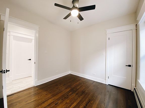 4th image of 220 N Austin Blvd #1