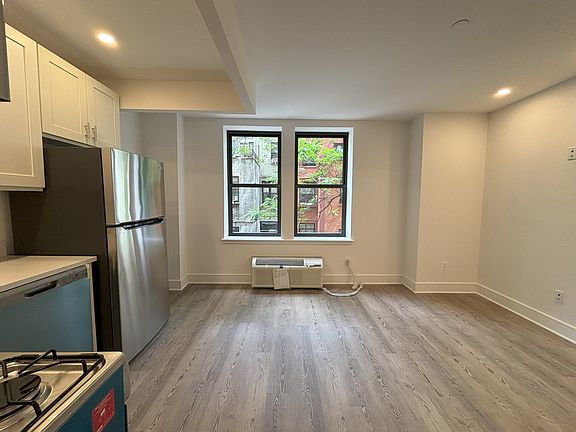 3rd image of 45 W 81st St #3J