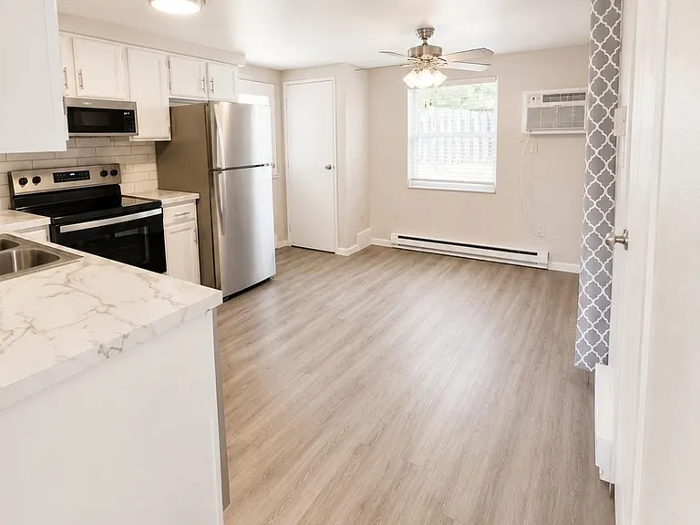 1149 W South Park Ave #D — Photo 2