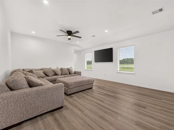 2074 Legacy Hills Dr, Houston, TX 77067