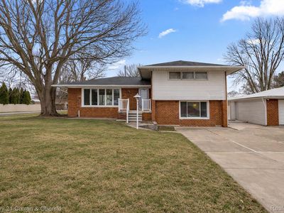 30631 Bayview Dr, Gibraltar, MI, 48173