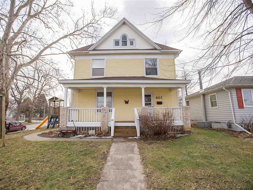 1st image of 607 1st St