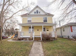607 1st St, La Porte City, IA 50651
