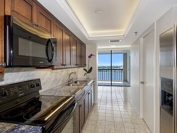 4th image of 400 N Flagler Dr APT 1605