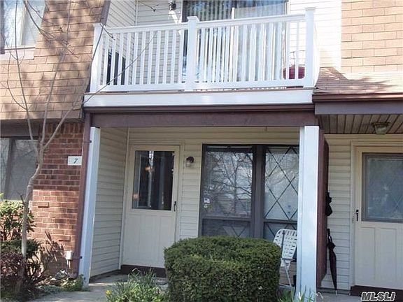 2nd image of 7 Cambridge Dr W #7