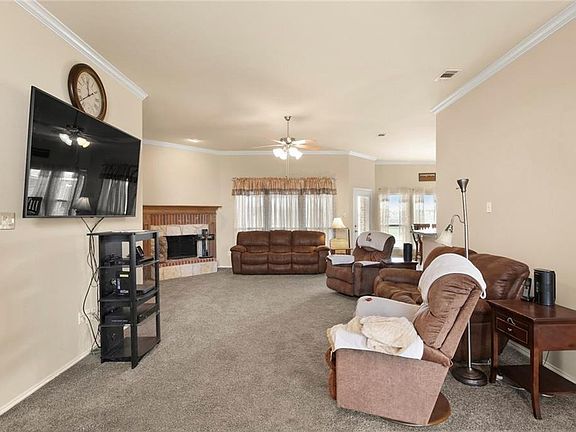 3rd image of 125 Thames Cir