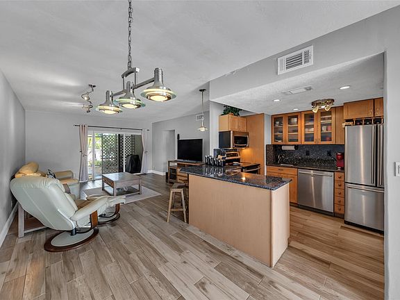 3rd image of 1535 SE 15th Street #105