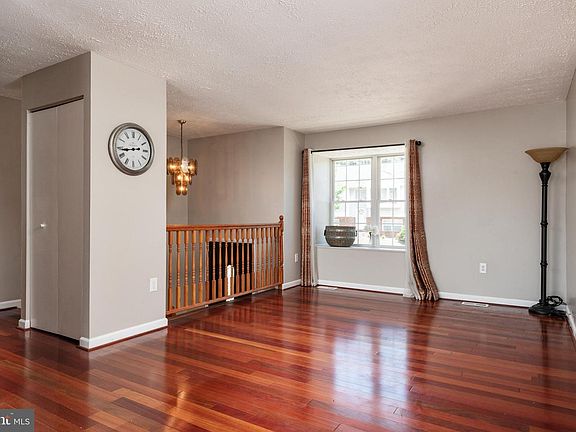5th image of 723 Winton Ave