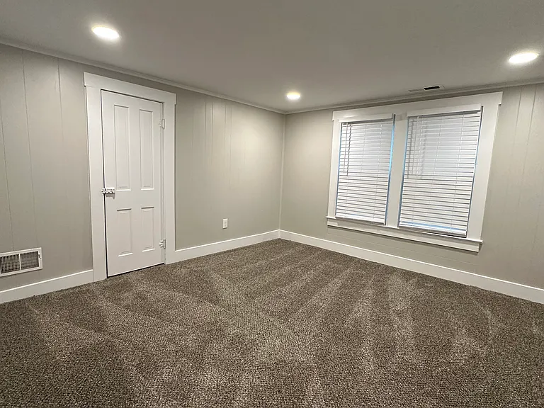 63 E Poplar St #B — Photo 15