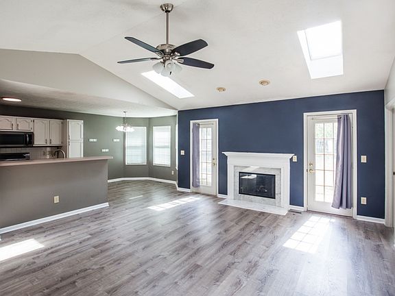 4th image of 1130 Poplar Hill Dr