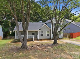 8313 Houndstooth Dr, Charlotte, NC 28227