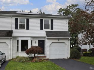 13 Sycamore Rd, Middlesex, NJ 08846