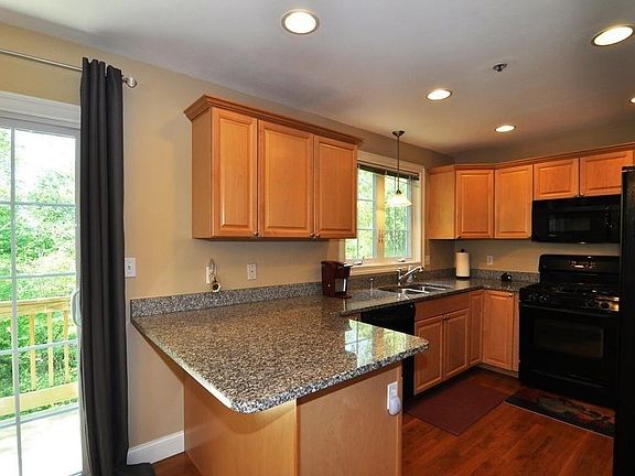 4th image of 25 Marengo St #25